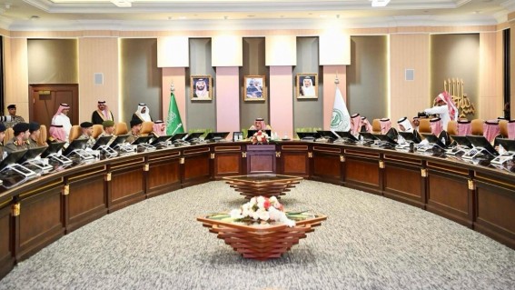 أمير منطقة جازان يترأس اجتماع لجنة الدفاع المدني الرئيسية ويؤكد على الجاهزية والتكامل