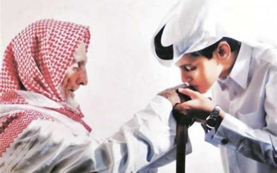 من لا يبرّ والديه يخسر كل شيء دون أن يدري