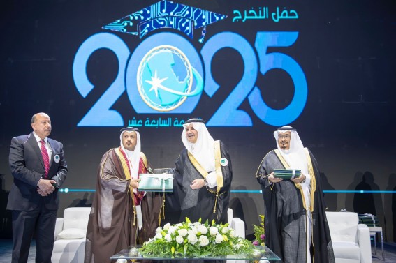 أمير تبوك يرعى حفل تخريج طلاب وطالبات جامعة فهد بن سلطان