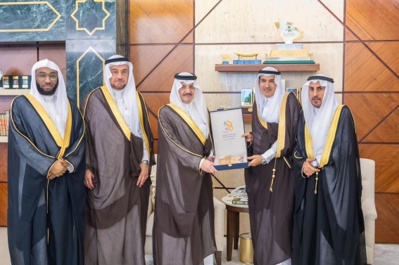 أمير الشرقية يستقبل مجلس جمعية “نور” ويطّلع على منجزاتها الدعوية أمير الشرقية يستقبل مجلس جمعية “نور” ويطّلع على منجزاتها الدعوية