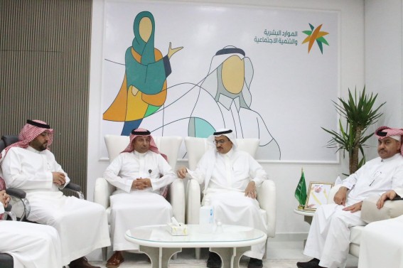 زيارة وفد اللجان العمالية لفرع الموارد البشرية تؤكد الشراكة في تطوير بيئة العمل زيارة وفد اللجان العمالية لفرع الموارد البشرية تؤكد الشراكة في تطوير بيئة العمل