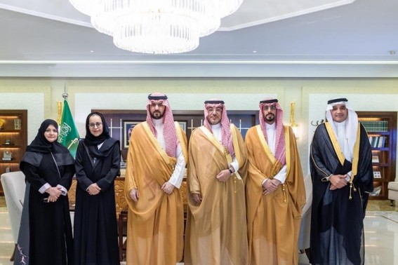 نائب أمير الشرقية يطلع على إنجازات جمعية السرطان ويدعم مبادراتها