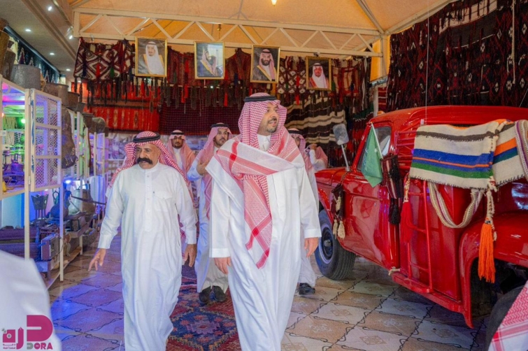 سمو الأمير فيصل بن خالد بن سلطان يزور متحفي العنزي والرويلي بمدينة عرعر