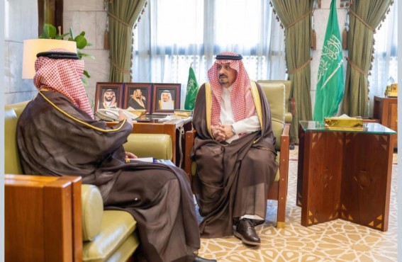 أمير الرياض يهنئ الدكتور القحطاني بحصوله على جائزة التميز الأمريكية أمير الرياض يهنئ الدكتور القحطاني بحصوله على جائزة التميز الأمريكية