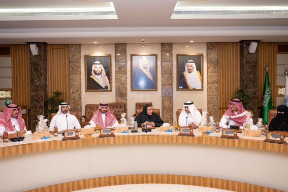 أمانة الشرقية تبحث تطوير تنظيم الباعة الجائلين بالتعاون مع وزارة البلديات