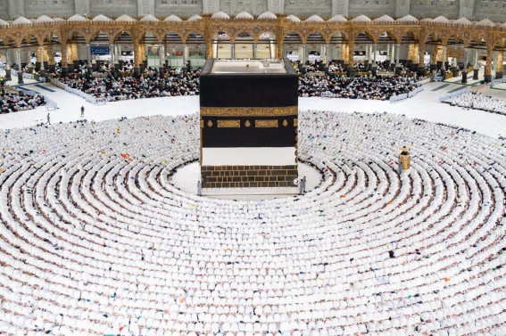 اختصار خطب وصلاة الجمعة بالحرمين خلال موسم الحج للتخفيف على الحجاج اختصار خطب وصلاة الجمعة بالحرمين خلال موسم الحج للتخفيف على الحجاج