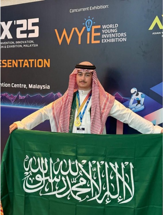 عبد الكريم اليوسف يُذهل العالم بابتكار ذكي في ITEX 2025 عبد الكريم اليوسف يُذهل العالم بابتكار ذكي في ITEX 2025