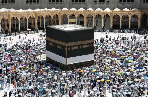 المتعجلون يُؤدّون طواف الوداع ختامًا لمناسكهم المتعجلون يُؤدّون طواف الوداع ختامًا لمناسكهم