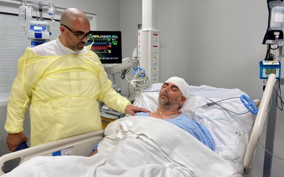تدخل عصبي دقيق بمدينة الملك عبدالله الطبية ينقذ حاجًا جزائريًا من نزيف دماغي حاد تدخل عصبي دقيق بمدينة الملك عبدالله الطبية ينقذ حاجًا جزائريًا من نزيف دماغي حاد