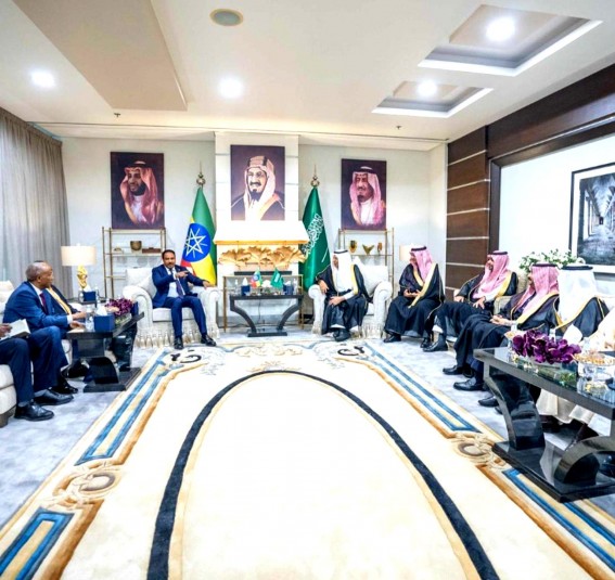 الحويزي يبحث تعزيز العلاقات الاقتصادية مع إثيوبيا والسنغال