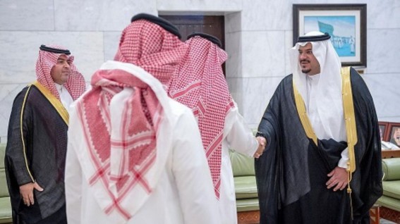 نائب أمير الرياض يستقبل منسوبي “البيئة” ويبادلهم التهاني بعيد الأضحى