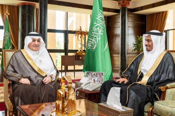 أمير تبوك يستقبل مدير فرع الديوان العام للمحاسبة بالمنطقة