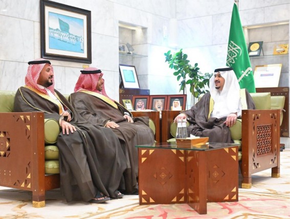 نائب أمير الرياض يستقبل منسوبي “التجارة” مهنئين بعيد الأضحى