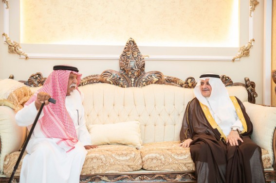 أمير تبوك يعزي الشيخ عبدالله الضيوفي في وفاة شقيقه