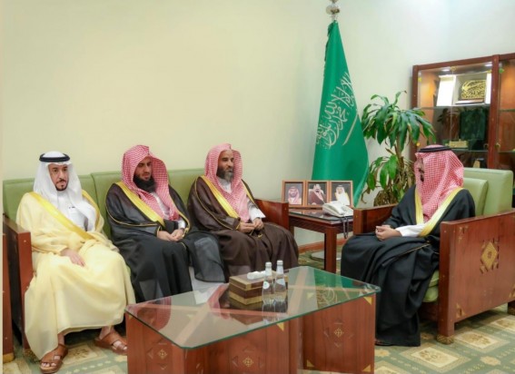 محافظ الخرج يستقبل قيادات الجمعيات الأهلية ويبادلهم التهنئة بعيد الأضحى