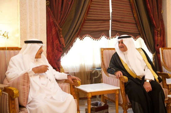 أمير تبوك يزور الشيخ أحمد الخريصي في منزله أمير تبوك يزور الشيخ أحمد الخريصي في منزله