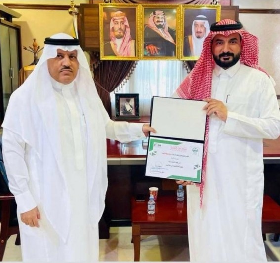 محافظ أملج يستقبل رئيس البلدية بمناسبة انتهاء فترة عمله محافظ أملج يستقبل رئيس البلدية بمناسبة انتهاء فترة عمله