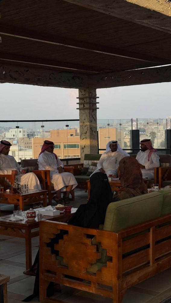 نادي عسير الفوتوغرافي يفتتح موسمه بـ "صالون المصورين" ويستعرض خطته نادي عسير الفوتوغرافي يفتتح موسمه بـ "صالون المصورين" ويستعرض خطته