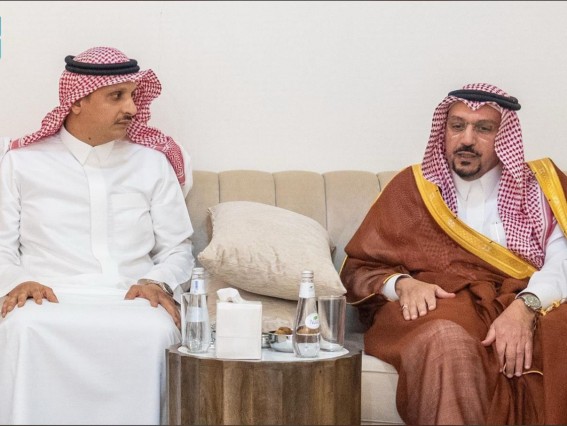 أمير القصيم يُعزي فهد العبدالقادر في وفاة عمته أمير القصيم يُعزي فهد العبدالقادر في وفاة عمته