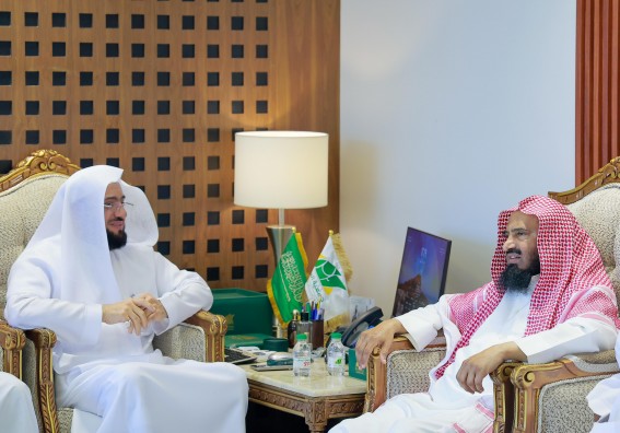 عضو هيئة كبار العلماء ومفوض الإفتاء بمنطقة عسير يزور "جمعية البر بأبها" عضو هيئة كبار العلماء ومفوض الإفتاء بمنطقة عسير يزور "جمعية البر بأبها"