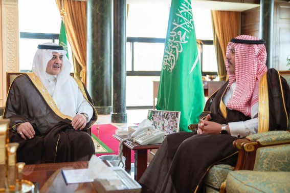 أمير تبوك يطلع على تقرير أعمال فرع وزارة التجارة بالمنطقة أمير تبوك يطلع على تقرير أعمال فرع وزارة التجارة بالمنطقة