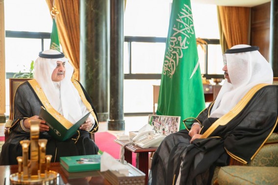 أمير تبوك يطلع على التقرير السنوي لصندوق التنمية الزراعية بالمنطقة أمير تبوك يطلع على التقرير السنوي لصندوق التنمية الزراعية بالمنطقة