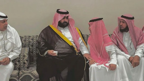 أمير منطقة جازان يعزي أسرة الإعلامي موسى محرق