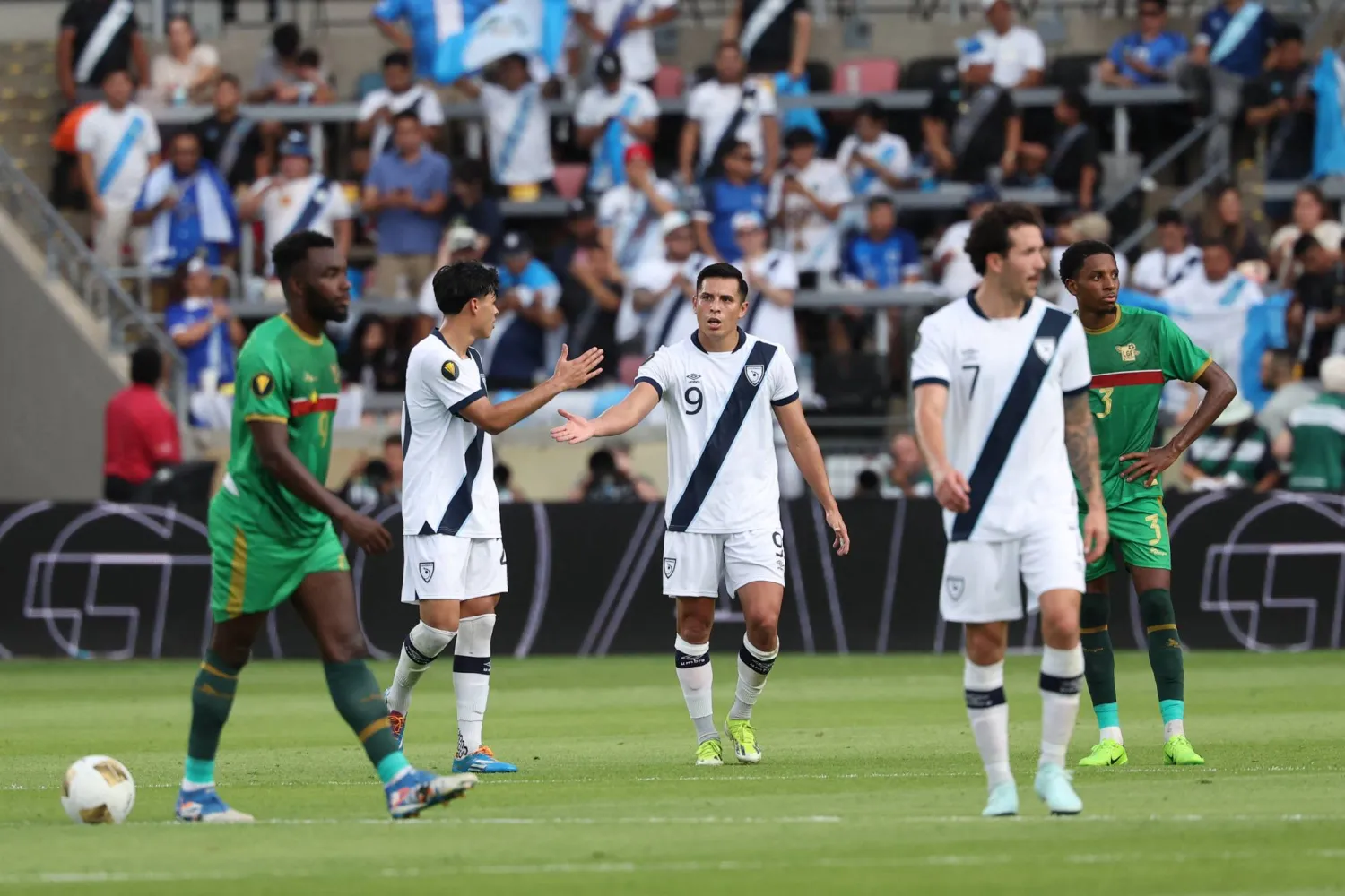 جوادلوب تغادر الكأس الذهبية وجواتيمالا ترافق بنما لربع النهائي جوادلوب تغادر الكأس الذهبية وجواتيمالا ترافق بنما لربع النهائي