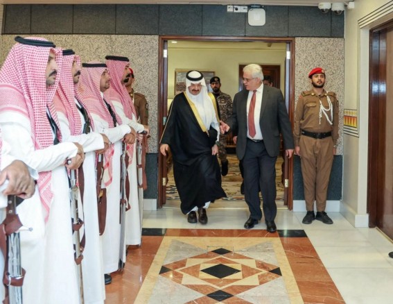 أمير منطقة عسير يستقبل سفير دولة فلسطين لدى المملكة أمير منطقة عسير يستقبل سفير دولة فلسطين لدى المملكة