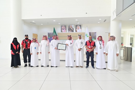الهلال الأحمر بالشرقية يسلم شهادة "الامتثال" لهيئة الغذاء والدواء بالقطاع الشرقي