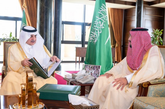 أمير تبوك يطلع على التقرير السنوي لأعمال فرع وزارة الشؤون الإسلامية بالمنطقة