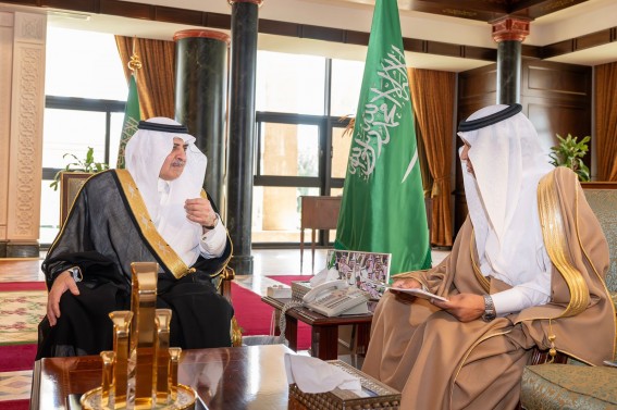 أمير تبوك يطلع على تقرير فرع وزارة النقل والخدمات اللوجستية بالمنطقة أمير تبوك يطلع على تقرير فرع وزارة النقل والخدمات اللوجستية بالمنطقة