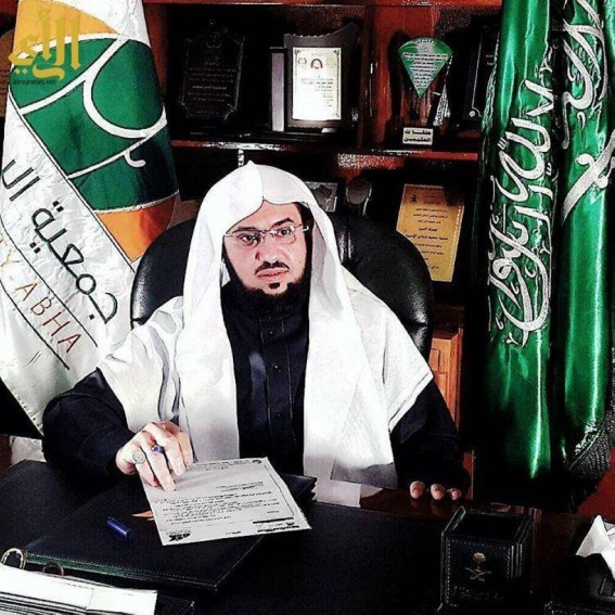 أمير عسير يشيد بجهود أمين جمعية البر بأبها ويثمّن عطائه الإنساني أمير عسير يشيد بجهود أمين جمعية البر بأبها ويثمّن عطائه الإنساني