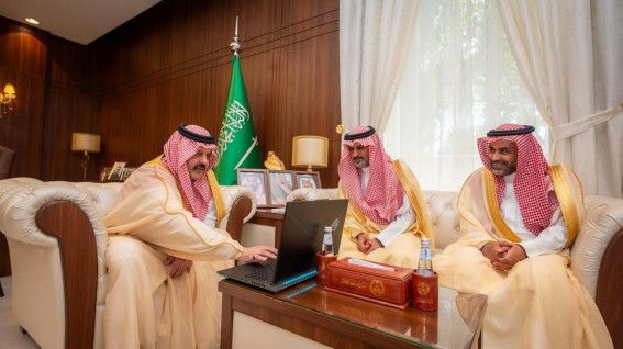 أمير حائل يدشن مبادرة “أبناؤنا بعيون الصحة” لعلاج أكثر من 100 طالب وطالبة