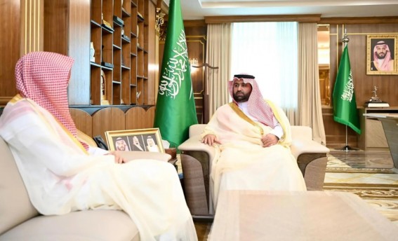 أمير منطقة جازان يستقبل رئيس المحكمة الإدارية