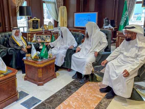 السديس يستقبل شيخ مؤذني المسجد النبوي