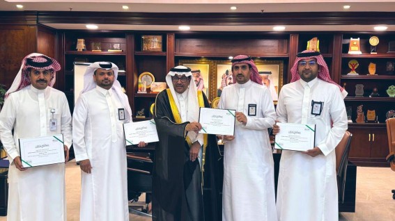 تكريم إدارة صيانة المرافق بأمانة نجران لتفوقها في الأداء وتحقيق الوفر تكريم إدارة صيانة المرافق بأمانة نجران لتفوقها في الأداء وتحقيق الوفر