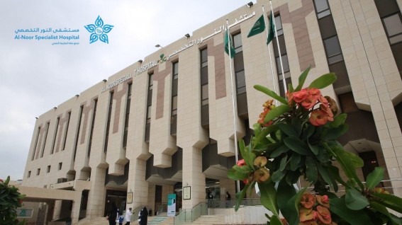 نجاح عملية دقيقة أنهت معاناة فتاة يمنية من انحراف العمود الفقري بمكة