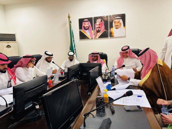 محافظ أبو عريش يترأس اجتماع الاستعدادات المبكرة للأمطار