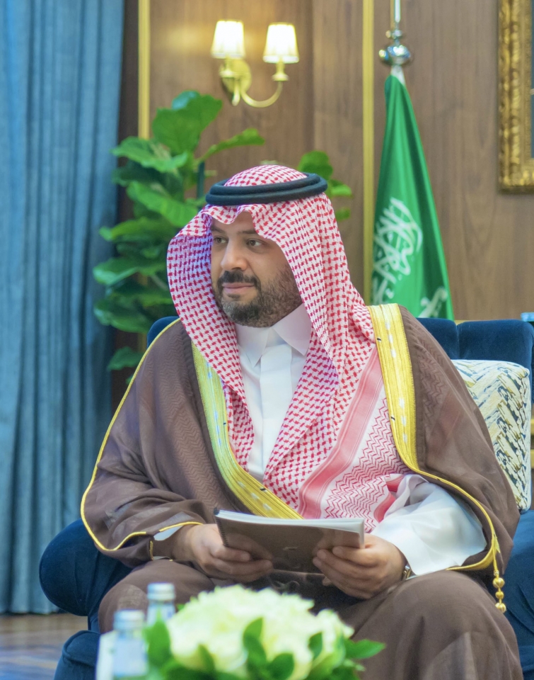 سمو الأمير فيصل بن خالد بن سلطان يتسلّم التقرير الأمني السنوي لشرطة الحدود الشمالية