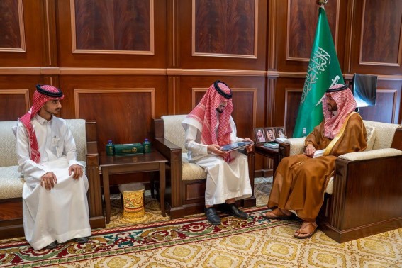 نائب أمير حائل يدشّن معهد “دؤوب” ويطلق برامج تدريبية نوعية في السياحة والآثار نائب أمير حائل يدشّن معهد “دؤوب” ويطلق برامج تدريبية نوعية في السياحة والآثار