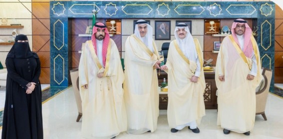 أمير الشرقية يستقبل أمين المنطقة ويطّلع على جائزة الملك عبدالعزيز للجودة