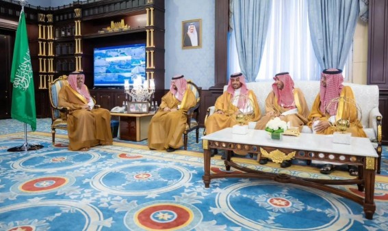 أمير الباحة يستقبل مساعد وزير الموارد البشرية ويطّلع على برامج ومبادرات الوزارة