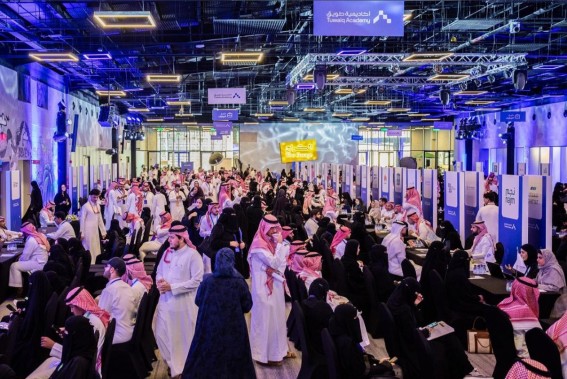 أكاديمية طويق تختتم برنامجها للتوظيف وتفتح فرصًا تقنية لخريجي المعسكرات