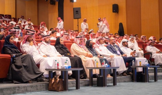 أكثر من 400 متدرب ينهون معسكر "اكتشف ابتكر غيّر" بجامعة الملك خالد