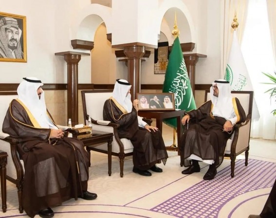 نائب أمير مكة يبحث أعمال بنك التنمية الاجتماعية نائب أمير مكة يبحث أعمال بنك التنمية الاجتماعية