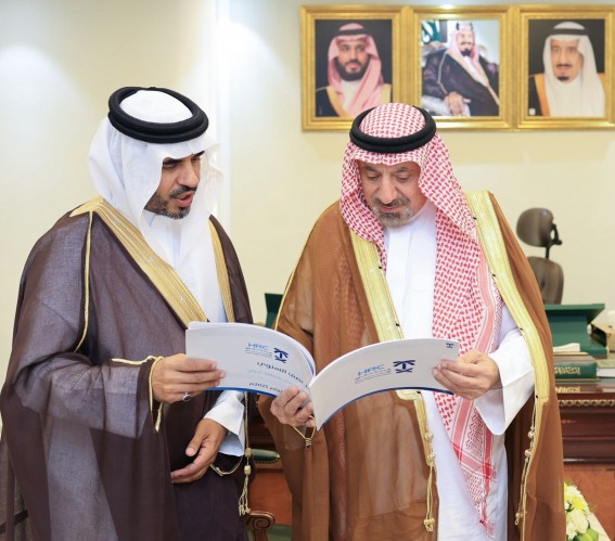أمير نجران يطّلع على أعمال وبرامج فرع هيئة حقوق الإنسان بالمنطقة