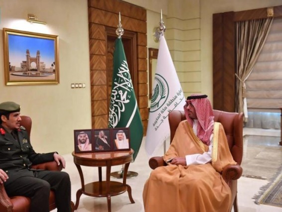 محافظ جدة يطّلع على خدمات جوازات المطار والميناء