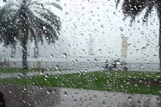 أمطار غزيرة على جازان.. و"الأرصاد" تحذّر من السيول وانعدام الرؤية