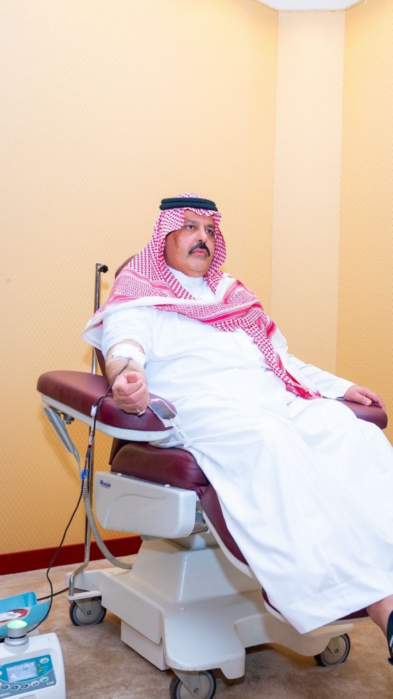 سمو أمير منطقة حائل يشارك في حملة ولي العهد للتبرع بالدم سمو أمير منطقة حائل يشارك في حملة ولي العهد للتبرع بالدم